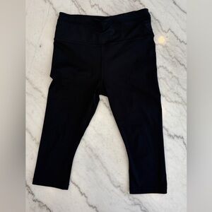 Athleta Women’s Accelerate Black Cropped Leggings